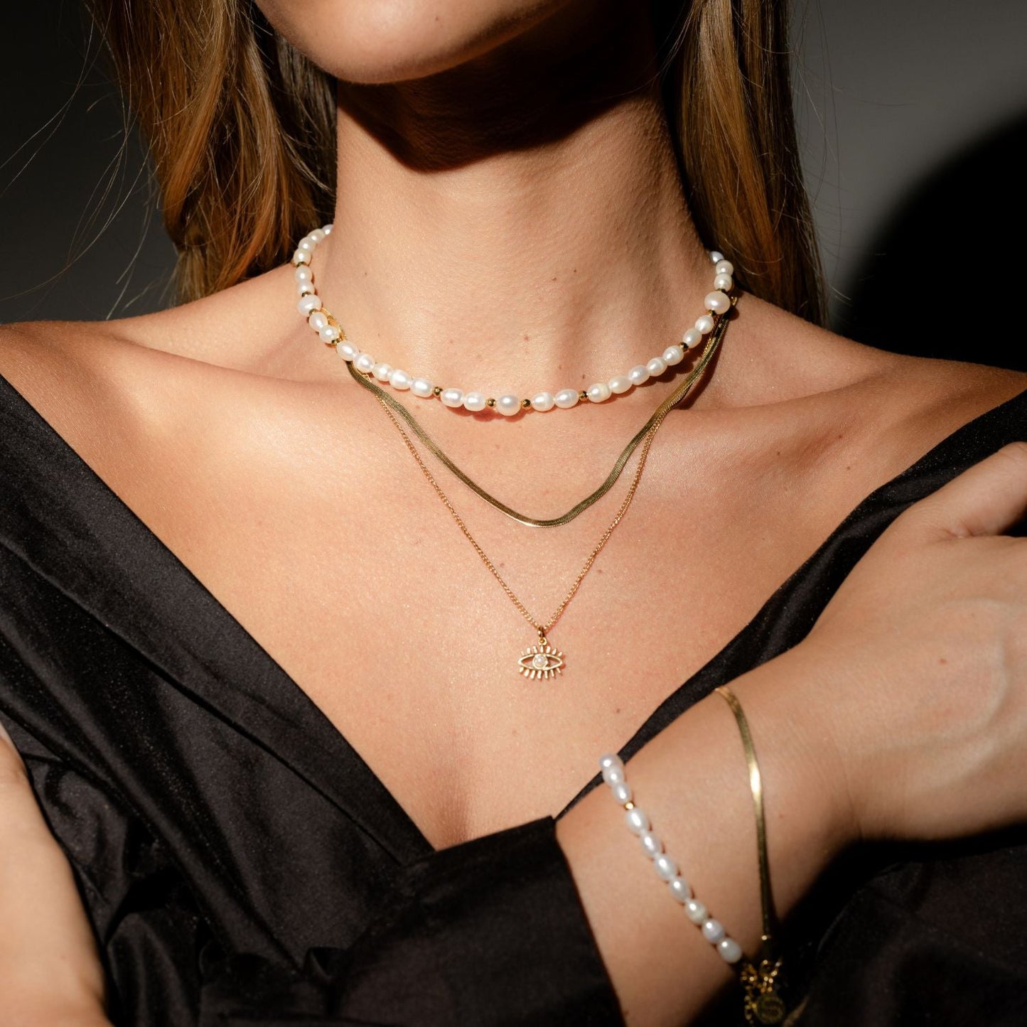 Silk & Steel Guardian necklace with pearl in silver stainless steel.