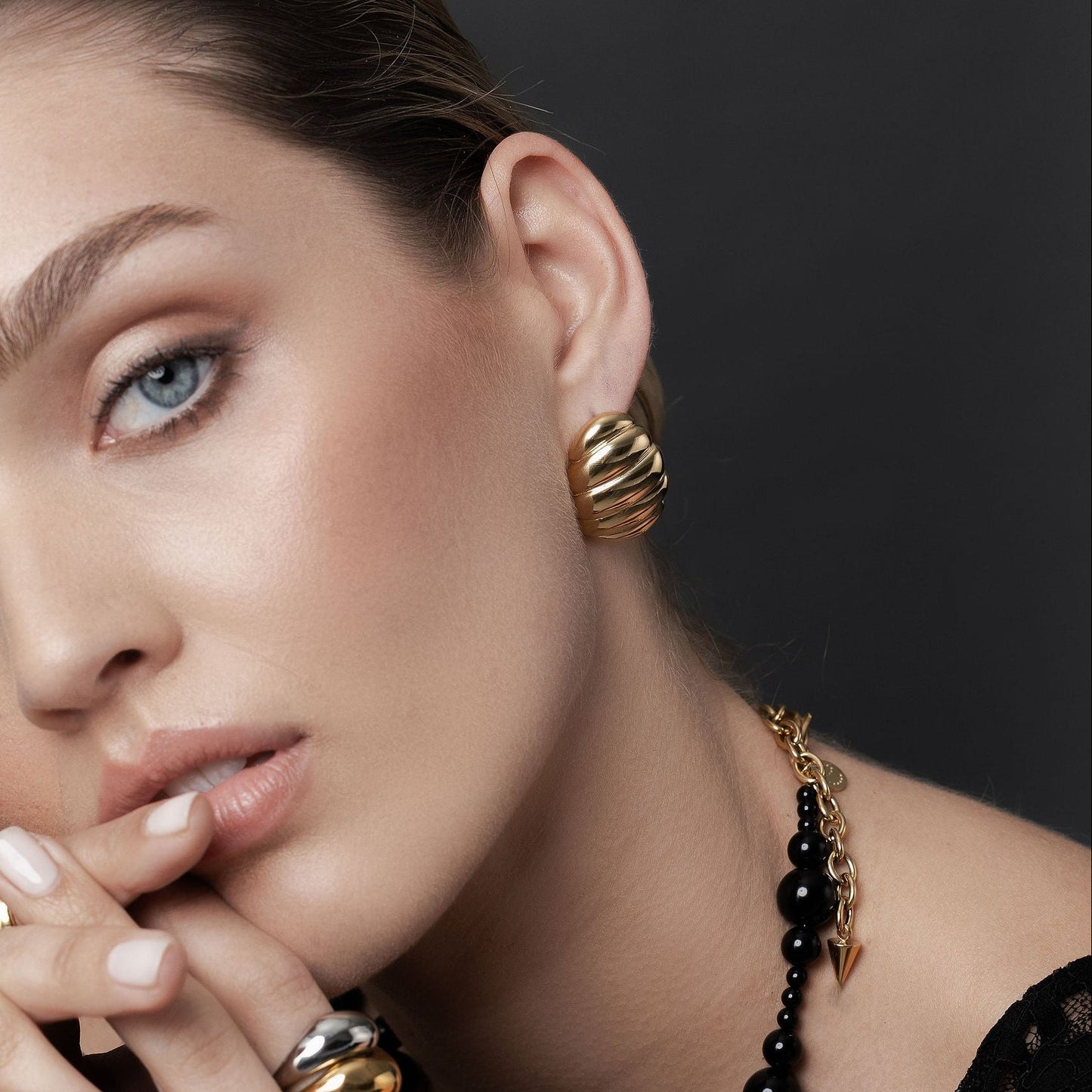 Textured oval earrings in 14k gold-plated stainless steel.