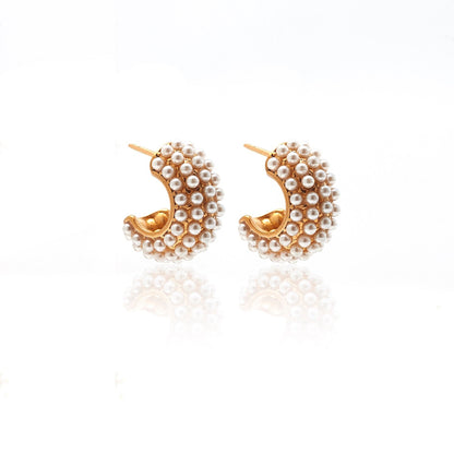 Silk & Steel Amara hoop earrings with pearls in 14k gold-plated stainless steel.