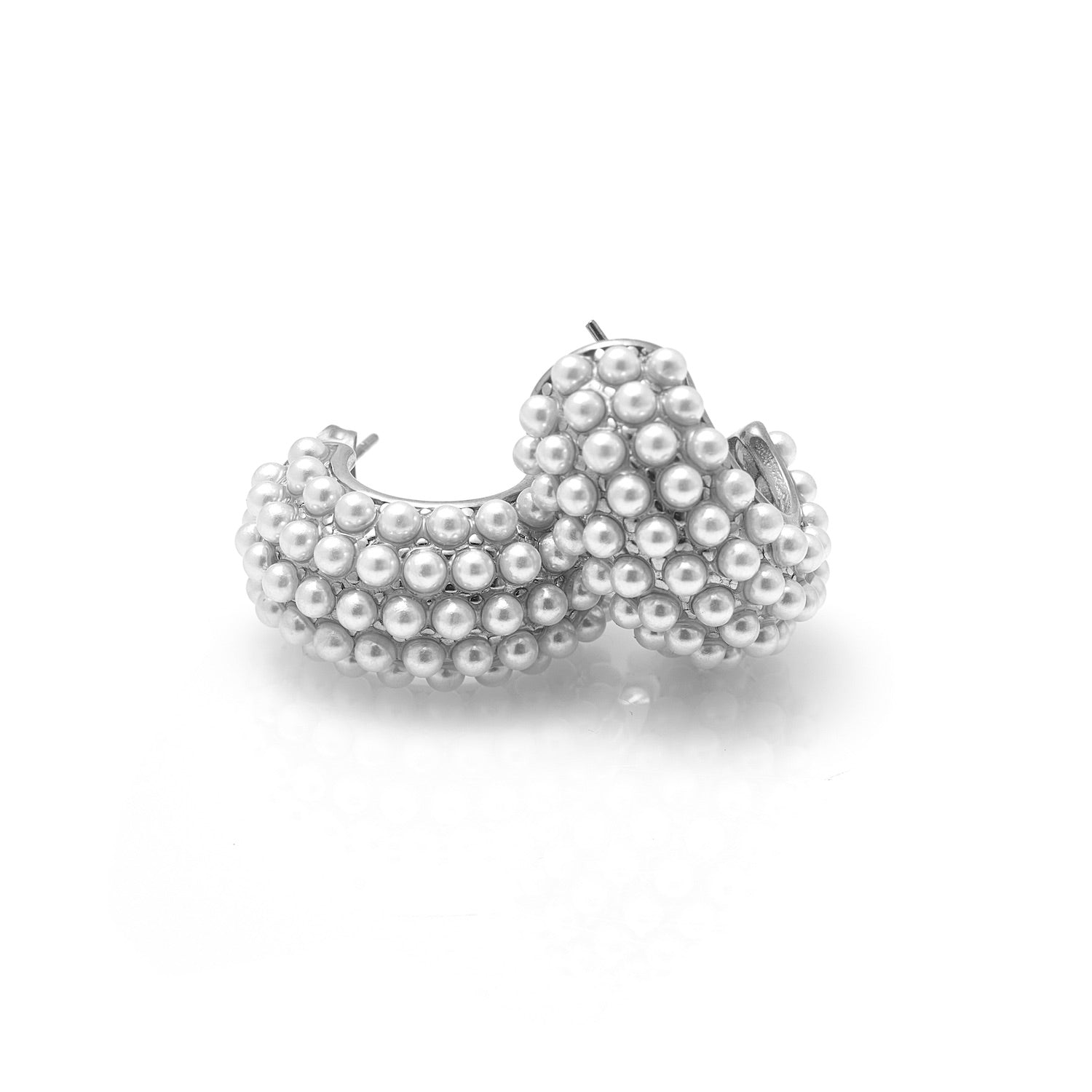 Silk & Steel Hera hoop earrings with pearls in silver stainless steel.
